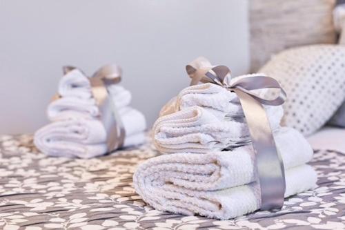 a pile of towels sitting on a bed at La Casina di Aldo in Montepulciano