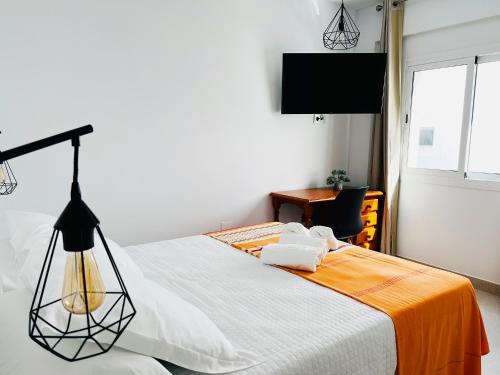 Ένα ή περισσότερα κρεβάτια σε δωμάτιο στο Hostal Las Palmas