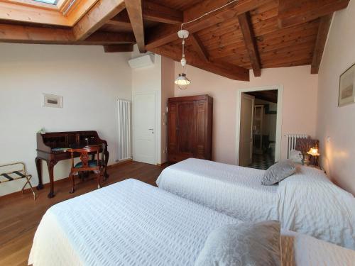 A bed or beds in a room at Agriturismo Juna