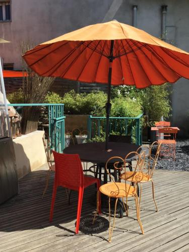 Un patio o zona al aire libre en A Nouste chambres d'hotes et gite ONLY ADULTS