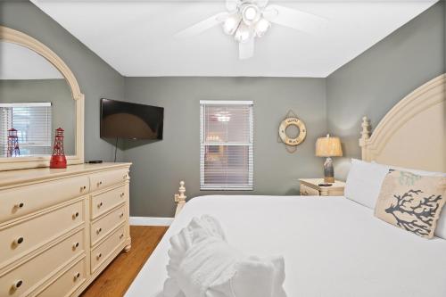 Pelican Beach Resort by Panhandle Getaways photo 65