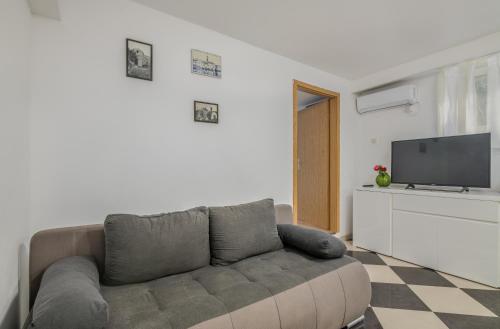 Apartments D