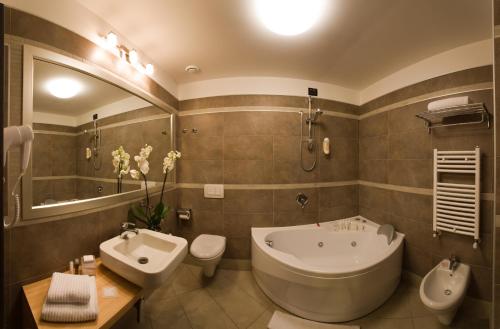 Koupelna v ubytování Hotel Cosmopolitan Bologna