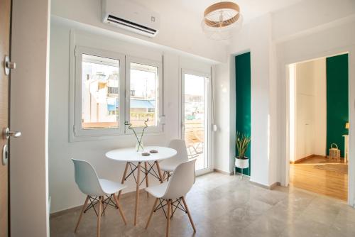 Private Jacuzzi & Acropolis View - The Athenian Loft