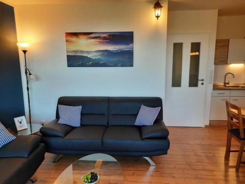 een woonkamer met een bank en een tafel bij Apartment 560 in Hohegeiß