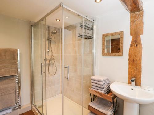 a bathroom with a shower and a sink at Cuckoo Cottage in Worcester