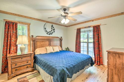 A bed or beds in a room at Cabin in Resort - half Mi to Guntersville Lake!
