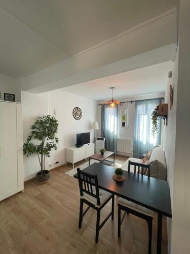 Charmant T2, Centre Historique, Place des Carmes