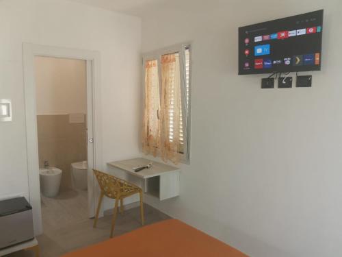 a bathroom with a chair and a sink and a toilet at Wonderland in San Teodoro