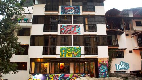 a building with paintings on the side of it at Supertramp Hostel Machupicchu in Machu Picchu