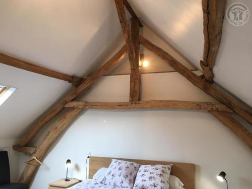 Posteľ alebo postele v izbe v ubytovaní Gîte de charme à Leval, 4 chambres, cheminée, cour privative, proche nature et randonnées - FR-1-510-175