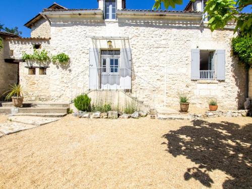 Fotografia z galérie ubytovania Maison de charme sans vis-à-vis, proche de Brantôme, avec jardin et équipements modernes - FR-1-616-266 v destinácii Champagnac-de-Bélair