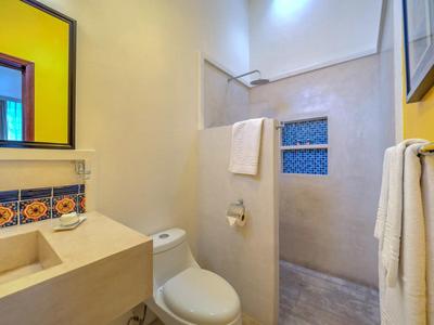 Ένα μπάνιο στο Casa 411