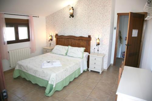 Ένα ή περισσότερα κρεβάτια σε δωμάτιο στο Casas Rurales Cazorla-Alcón