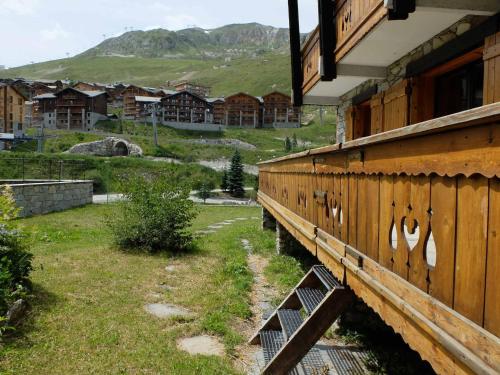 Zdjęcie z galerii obiektu Appartement rénové dans chalet savoyard - proche des pistes, balcon, animaux admis - FR-1-502-355 w mieście Tignes