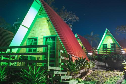 El edificio en el que está el campamento