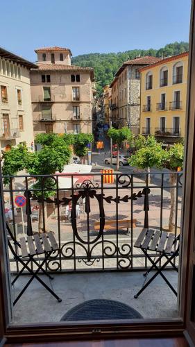 EL MUSSOL DE LA VILA Camprodon, balconets amb vistes a la plaça
