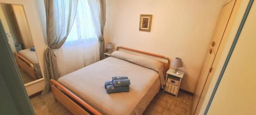 a small bedroom with a bed and a window at Bali in Abruzzo in Silvi Marina