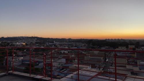 a view of a city at sunset from a building at Apart Hotel Seg Total Lofts Encantadores in Mogi-Guaçu