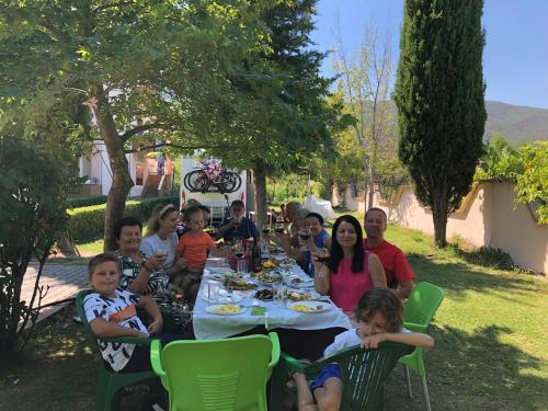 Επισκέπτες που μένουν στο Camping & Guest House Herges