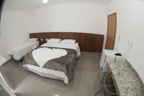 Tempat tidur dalam kamar di Hotel Esmeralda Verde