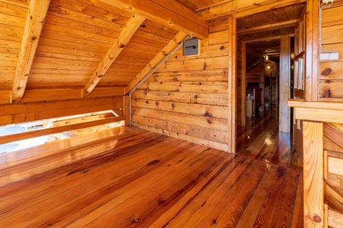 an empty room of a wooden cabin with wooden floors at Kuća za odmor Lara in Otočac