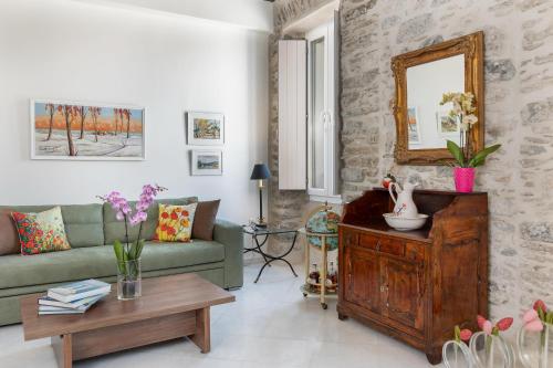 a living room with a couch and a mirror at Ma mer in Naxos Chora