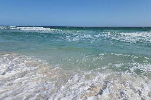 ENTIRE HOME- Gorgeous 3br Townhome Pool, Grill, WD, 2 FREE drive up spaces Sleeps 6 Close to everything PCB! Free WiFi photo 16