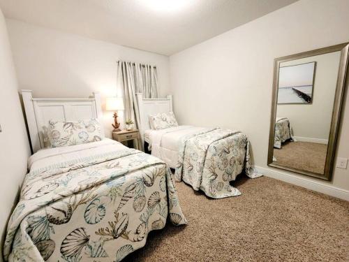 ENTIRE HOME- Gorgeous 3br Townhome Pool, Grill, WD, 2 FREE drive up spaces Sleeps 6 Close to everything PCB! Free WiFi photo 18