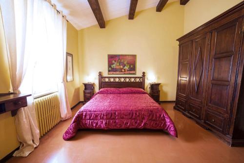 เตียงในห้องที่ Agriturismo Torre Burchio