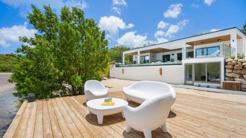 Un balcón o terraza de Enjoy Villa - Completely NEW!