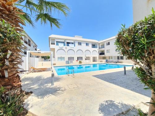 a swimming pool in front of a building at Sherpa Apartments in Ayia Napa
