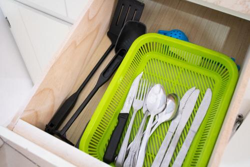 a drawer with a green basket and utensils at Isla Venados Renta Vacacional in Mazatlán