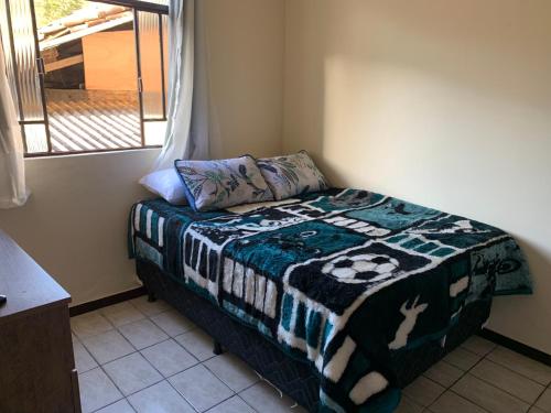 Ein Bett oder Betten in einem Zimmer der Unterkunft Cantinho Agradável em Ouro Preto