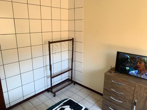 TV a/nebo společenská místnost v ubytování Cantinho Agradável em Ouro Preto