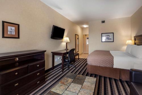 a hotel room with a bed and a desk at Best Western Plus Meridian in Lloydminster