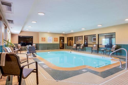 a large swimming pool in a hotel room at Best Western Plus Warsaw in Warsaw
