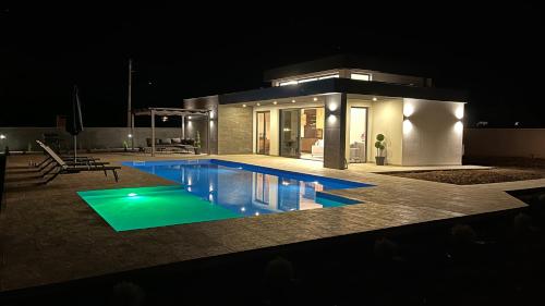 Πισίνα στο ή κοντά στο Villa LUSSO