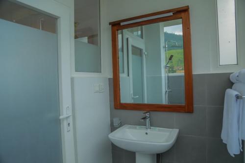 a bathroom with a sink and a mirror at Dream Stay Green in Nuwara Eliya