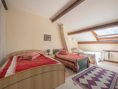 Zdjęcie z galerii obiektu Inviting holiday home in Miremont with garden w mieście Miremont