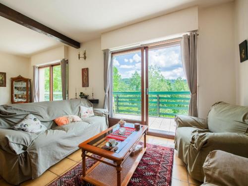 Zdjęcie z galerii obiektu Inviting holiday home in Miremont with garden w mieście Miremont