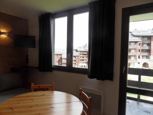 Studio confortable, skis aux pieds, balcon, Wi-Fi