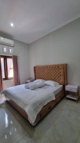 a bedroom with a large bed in a room at Oemah Wisata RinginSari -Full House, 5 Bed Rooms- in Kalasan