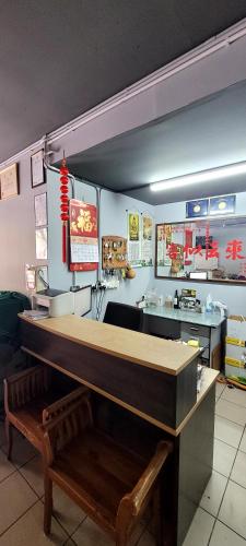 a fast food restaurant with a counter and a table at Api-Api GuestHouse in Kota Kinabalu