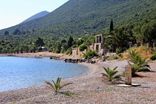 Galeriebild der Unterkunft Family friendly apartments with a swimming pool Trpanj, Peljesac - 15603 in Trpanj