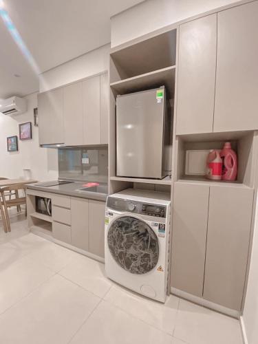 Η κουζίνα ή μικρή κουζίνα στο Milan Homestay - The Song Vung Tau Apartment