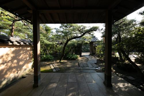 Κήπος έξω από το Mizuno Ryokan