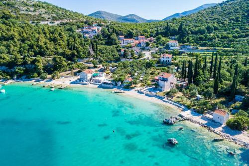an aerial view of a beach in a resort at Rooms by the sea Sladjenovici, Dubrovnik - 2161 in Slano