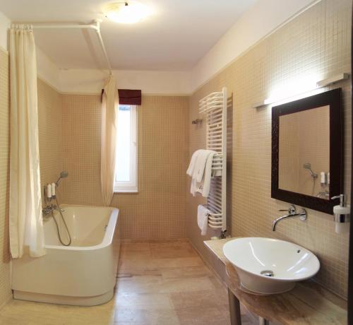 Koupelna v ubytování Hotel Apollo