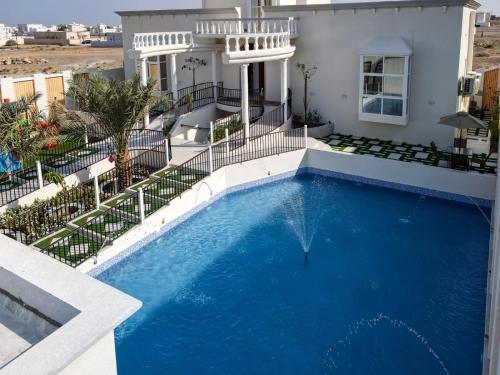 Πισίνα στο ή κοντά στο DISCOVERY GUEST HOUSE (CHALET) - in SUR
